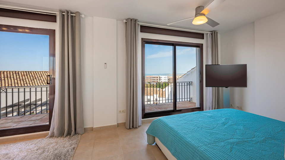 Triplex en venta en Los Altos de los Monteros, Marbella Este