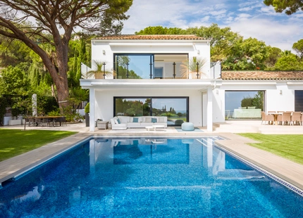 REFINED MEDITERRANEAN VILLA WITH PANORAMIC SEA VIEWS IN EL MADROÑAL
