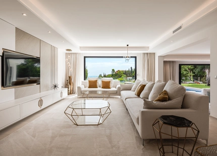 REFINED MEDITERRANEAN VILLA WITH PANORAMIC SEA VIEWS IN EL MADROÑAL
