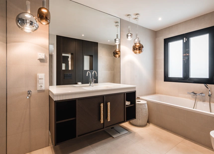REFINED MEDITERRANEAN VILLA WITH PANORAMIC SEA VIEWS IN EL MADROÑAL