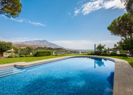 REFINED MEDITERRANEAN VILLA WITH PANORAMIC SEA VIEWS IN EL MADROÑAL