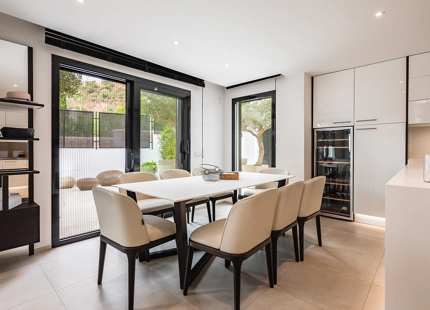 REFINED MEDITERRANEAN VILLA WITH PANORAMIC SEA VIEWS IN EL MADROÑAL