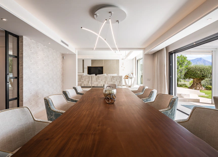 REFINED MEDITERRANEAN VILLA WITH PANORAMIC SEA VIEWS IN EL MADROÑAL