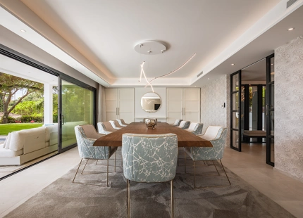 REFINED MEDITERRANEAN VILLA WITH PANORAMIC SEA VIEWS IN EL MADROÑAL