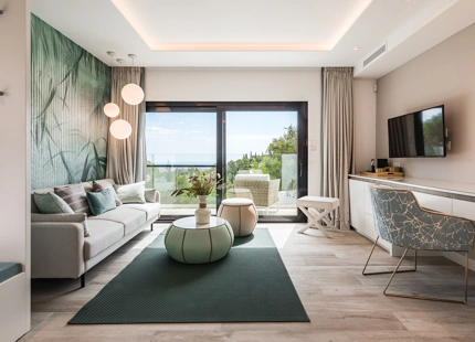 REFINED MEDITERRANEAN VILLA WITH PANORAMIC SEA VIEWS IN EL MADROÑAL