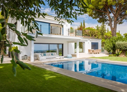 REFINED MEDITERRANEAN VILLA WITH PANORAMIC SEA VIEWS IN EL MADROÑAL