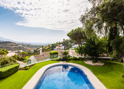 REFINED MEDITERRANEAN VILLA WITH PANORAMIC SEA VIEWS IN EL MADROÑAL