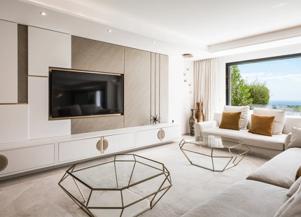 REFINED MEDITERRANEAN VILLA WITH PANORAMIC SEA VIEWS IN EL MADROÑAL