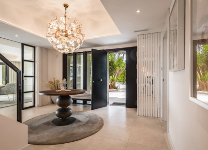 REFINED MEDITERRANEAN VILLA WITH PANORAMIC SEA VIEWS IN EL MADROÑAL