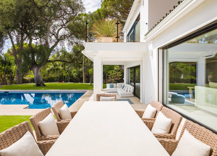 REFINED MEDITERRANEAN VILLA WITH PANORAMIC SEA VIEWS IN EL MADROÑAL