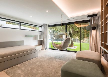 REFINED MEDITERRANEAN VILLA WITH PANORAMIC SEA VIEWS IN EL MADROÑAL