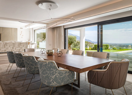 REFINED MEDITERRANEAN VILLA WITH PANORAMIC SEA VIEWS IN EL MADROÑAL