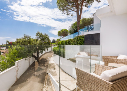 REFINED MEDITERRANEAN VILLA WITH PANORAMIC SEA VIEWS IN EL MADROÑAL