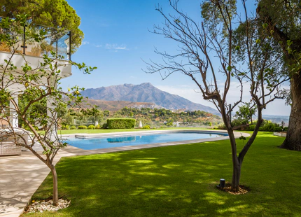 REFINED MEDITERRANEAN VILLA WITH PANORAMIC SEA VIEWS IN EL MADROÑAL
