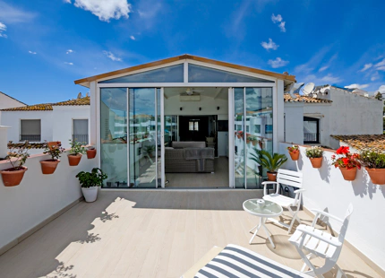 PENTHOUSE WITH PANORAMIC VIEWS AND ABUNDANT LIGHT FOR SALE IN PUERTO BANÚS