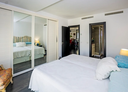PENTHOUSE WITH PANORAMIC VIEWS AND ABUNDANT LIGHT FOR SALE IN PUERTO BANÚS
