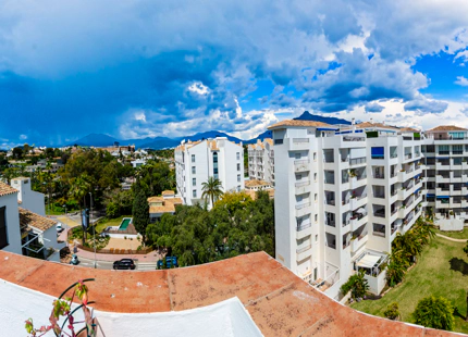 PENTHOUSE WITH PANORAMIC VIEWS AND ABUNDANT LIGHT FOR SALE IN PUERTO BANÚS