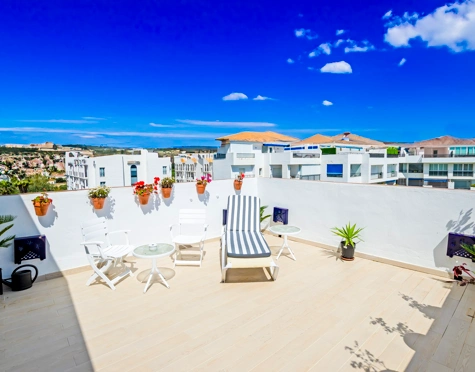 Penthouse for sale in Jardines del Puerto, Marbella - Puerto Banus