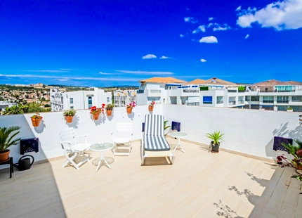 PENTHOUSE WITH PANORAMIC VIEWS AND ABUNDANT LIGHT FOR SALE IN PUERTO BANÚS