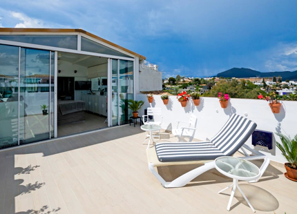 PENTHOUSE WITH PANORAMIC VIEWS AND ABUNDANT LIGHT FOR SALE IN PUERTO BANÚS
