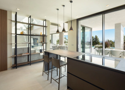 CONTEMPORARY LUXURY VILLA WITH PANORAMIC SEA VIEWS FOR SALE IN LOS FLAMINGOS, BENAHAVIS