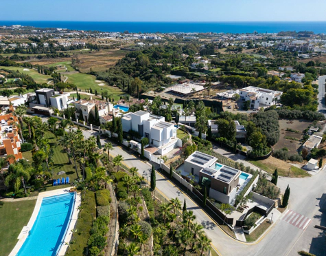 Villa for sale in Los Flamingos, Benahavis