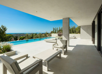 CONTEMPORARY LUXURY VILLA WITH PANORAMIC SEA VIEWS FOR SALE IN LOS FLAMINGOS, BENAHAVIS