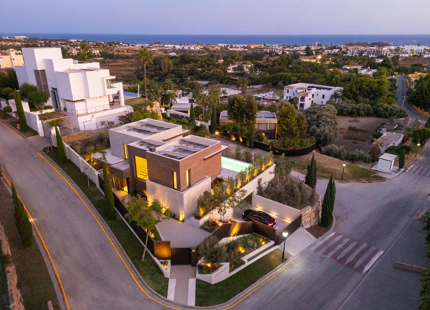 CONTEMPORARY LUXURY VILLA WITH PANORAMIC SEA VIEWS FOR SALE IN LOS FLAMINGOS, BENAHAVIS