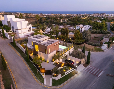 Villa for sale in Los Flamingos, Benahavis