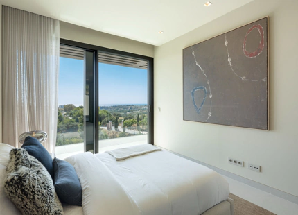 CONTEMPORARY LUXURY VILLA WITH PANORAMIC SEA VIEWS FOR SALE IN LOS FLAMINGOS, BENAHAVIS