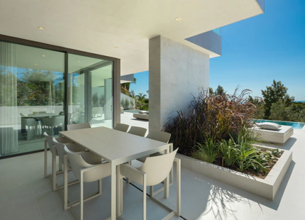 CONTEMPORARY LUXURY VILLA WITH PANORAMIC SEA VIEWS FOR SALE IN LOS FLAMINGOS, BENAHAVIS