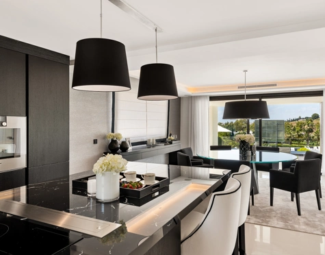 Villa en venta en Los Naranjos Golf, Nueva Andalucia