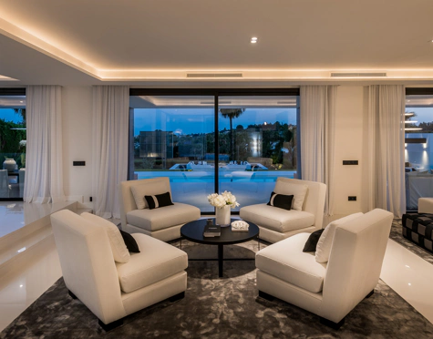 Villa en venta en Los Naranjos Golf, Nueva Andalucia