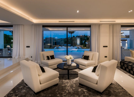 VILLA TRANQUILA EN PRIMERA LÍNEA DE GOLF EN VENTA EN NUEVA ANDALUCÍA