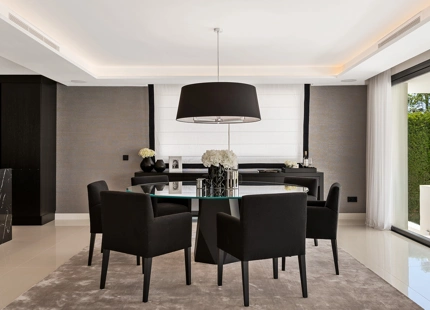VILLA TRANQUILA EN PRIMERA LÍNEA DE GOLF EN VENTA EN NUEVA ANDALUCÍA