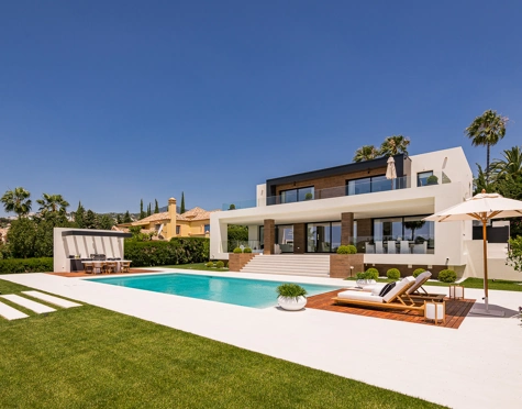 Villa en venta en Los Naranjos Golf, Nueva Andalucia