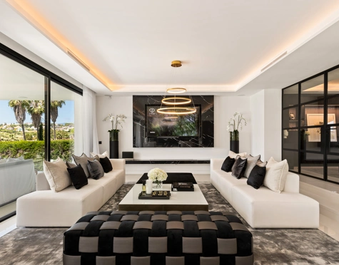 Villa en venta en Los Naranjos Golf, Nueva Andalucia
