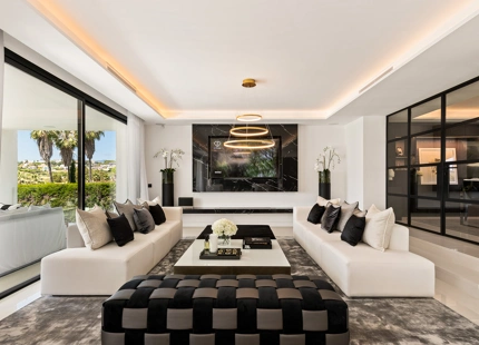 VILLA TRANQUILA EN PRIMERA LÍNEA DE GOLF EN VENTA EN NUEVA ANDALUCÍA