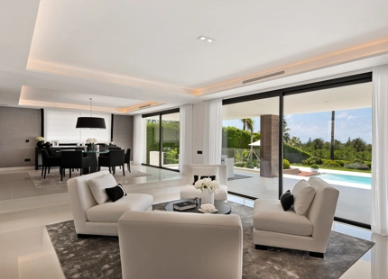 VILLA TRANQUILA EN PRIMERA LÍNEA DE GOLF EN VENTA EN NUEVA ANDALUCÍA
