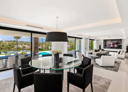 VILLA TRANQUILA EN PRIMERA LÍNEA DE GOLF EN VENTA EN NUEVA ANDALUCÍA