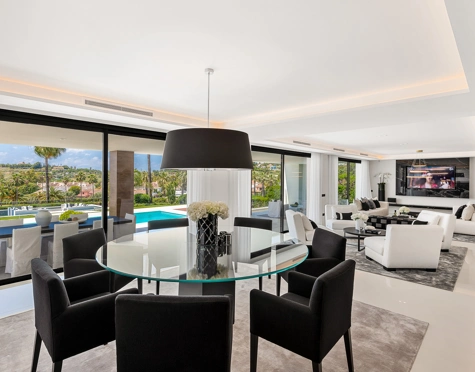 Villa en venta en Los Naranjos Golf, Nueva Andalucia