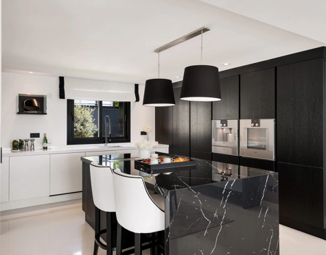 Villa en venta en Los Naranjos Golf, Nueva Andalucia