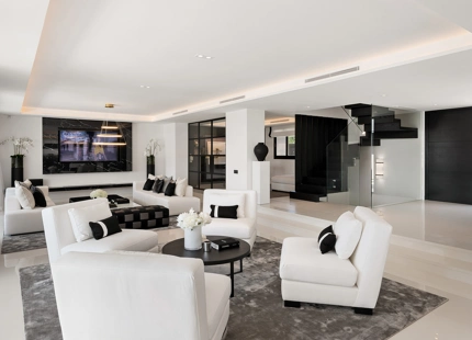 VILLA TRANQUILA EN PRIMERA LÍNEA DE GOLF EN VENTA EN NUEVA ANDALUCÍA