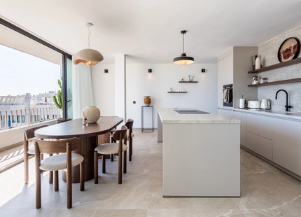SEAFRONT REFURBISHED PENTHOUSE FOR SALE IN MARBELLA CENTRO