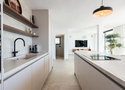 SEAFRONT REFURBISHED PENTHOUSE FOR SALE IN MARBELLA CENTRO