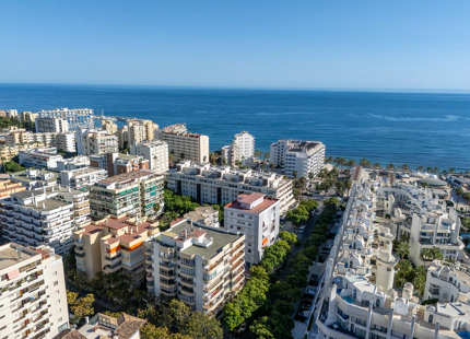 SEAFRONT REFURBISHED PENTHOUSE FOR SALE IN MARBELLA CENTRO