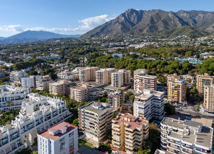 SEAFRONT REFURBISHED PENTHOUSE FOR SALE IN MARBELLA CENTRO