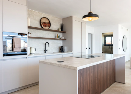 SEAFRONT REFURBISHED PENTHOUSE FOR SALE IN MARBELLA CENTRO