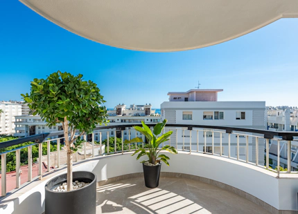 SEAFRONT REFURBISHED PENTHOUSE FOR SALE IN MARBELLA CENTRO