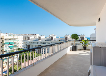SEAFRONT REFURBISHED PENTHOUSE FOR SALE IN MARBELLA CENTRO